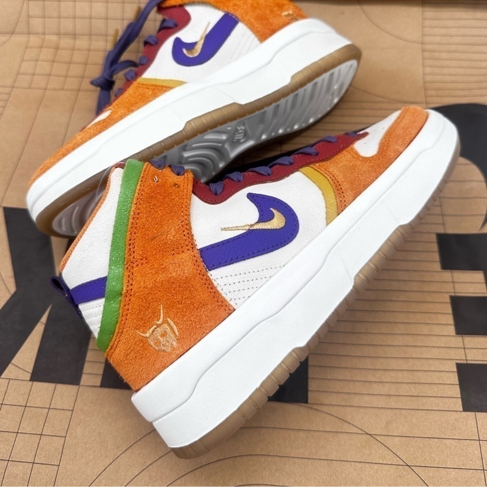 W NIKE DUNK HI SAIL/CANYON PURPLE - Picture 3 of 15